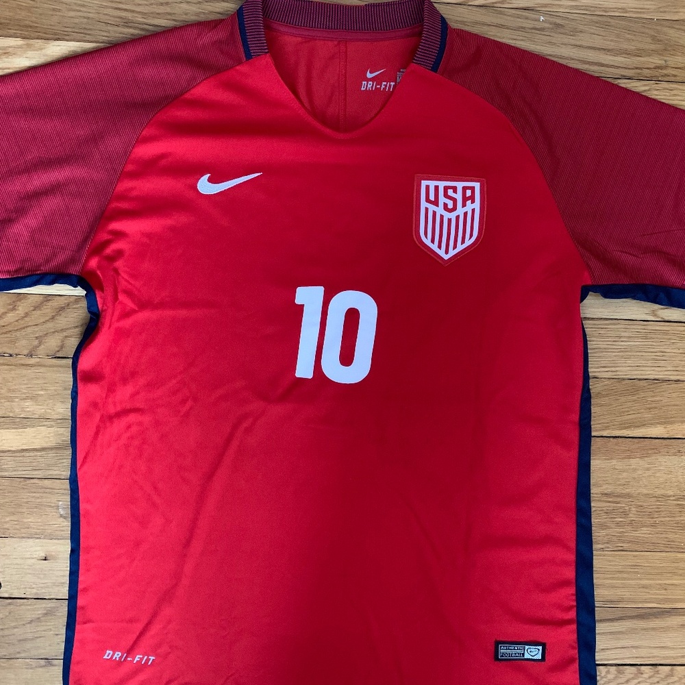 Nike USA Pulisic soccer jersey, size M